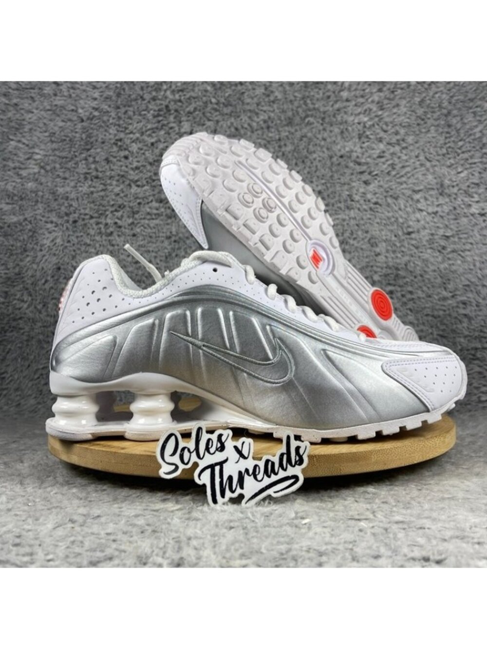 Nike Shox R4 White Metallic Silver Size 7.5 Women Sneakers AR3565-101
